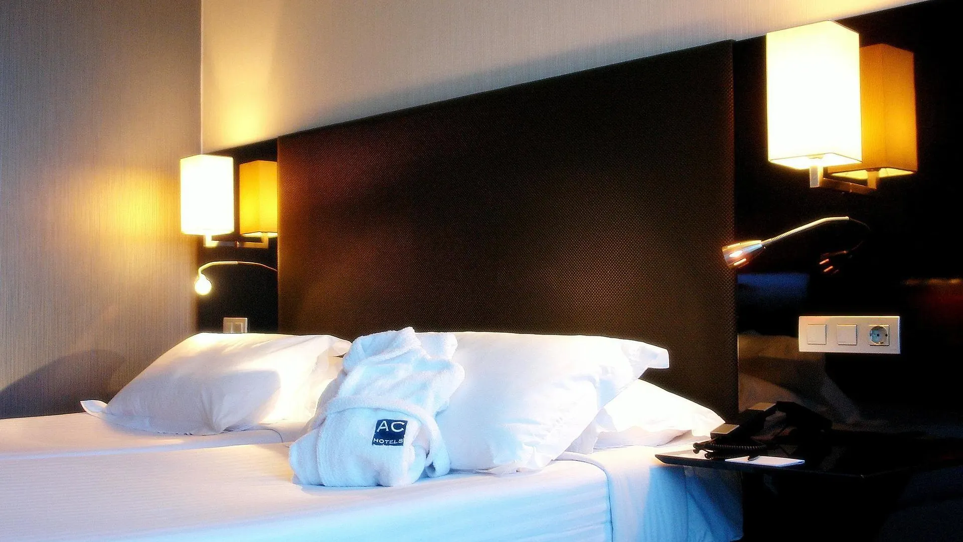 Ac Hotel Som By Marriott L'Hospitalet de Llobregat 4*,